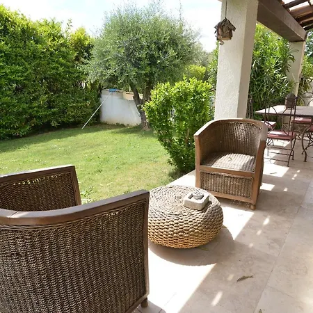 La Lezarde, Chambre D'Hote, Piscine, Salle D'Eau Privatif, Cafe Ou The Offert Le Matin Saint-Victor-la-Coste Extérieur photo
