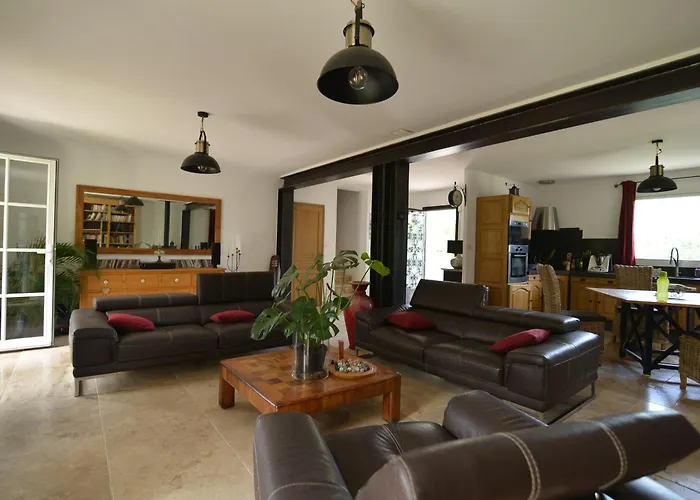 La Lezarde, Chambre D\'Hote, Piscine, Salle D\'Eau Privatif, Cafe Ou The Offert Le Matin