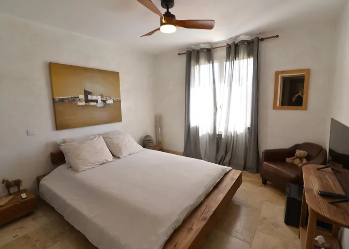 La Lezarde, Chambre D\'Hote, Piscine, Salle D\'Eau Privatif, Cafe Ou The Offert Le Matin