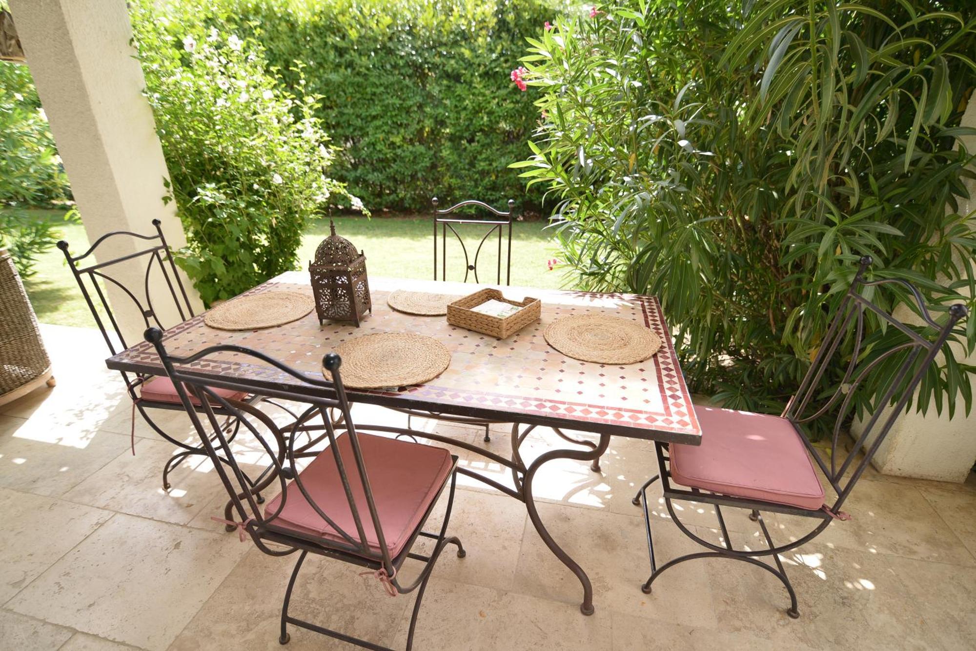 La Lezarde, D'hote, Piscine, Salle D'eau Privatif, Cafe Ou The Offert Le Matin Séjour chez l'habitant Saint-Victor-la-Coste